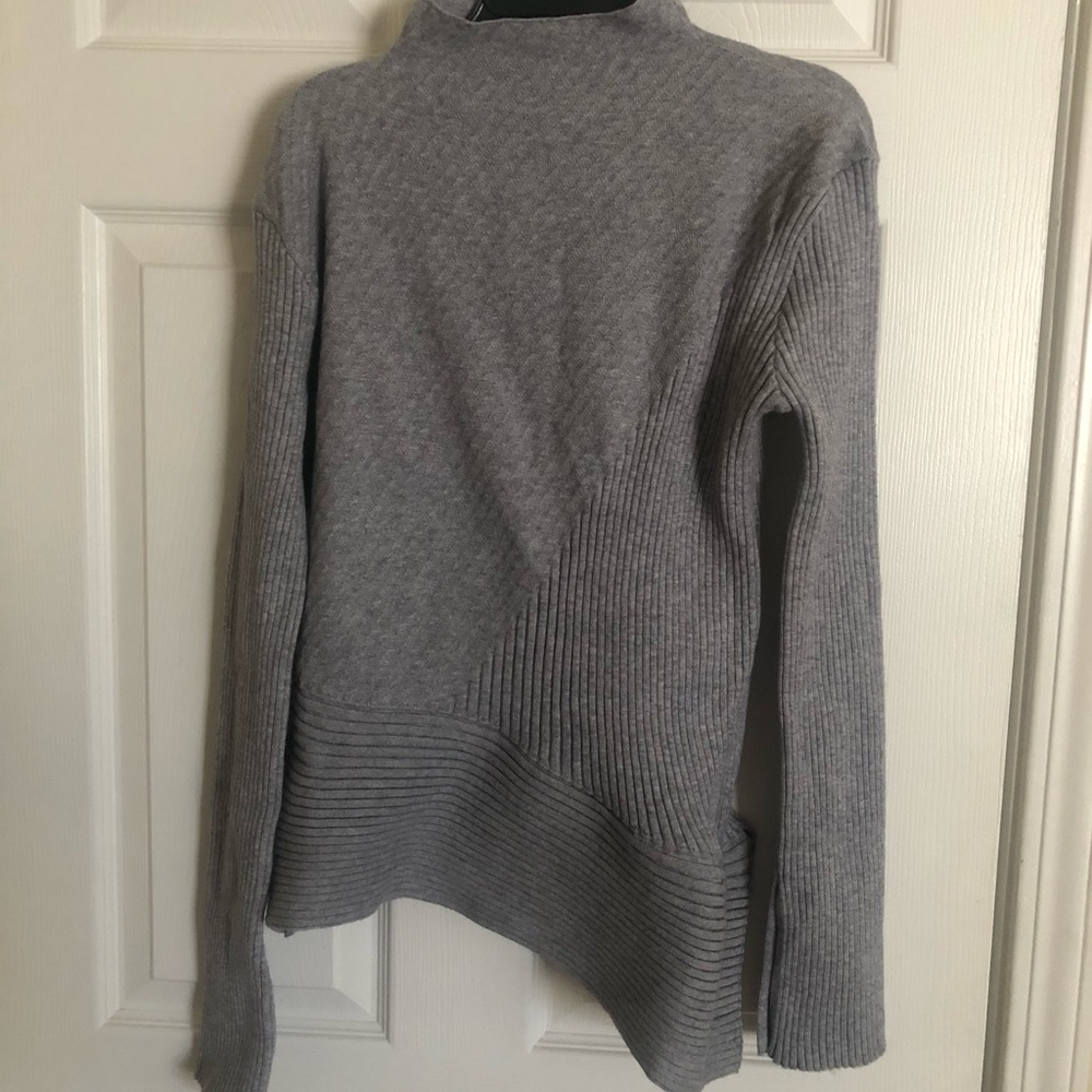 Gray long sleeve shirt